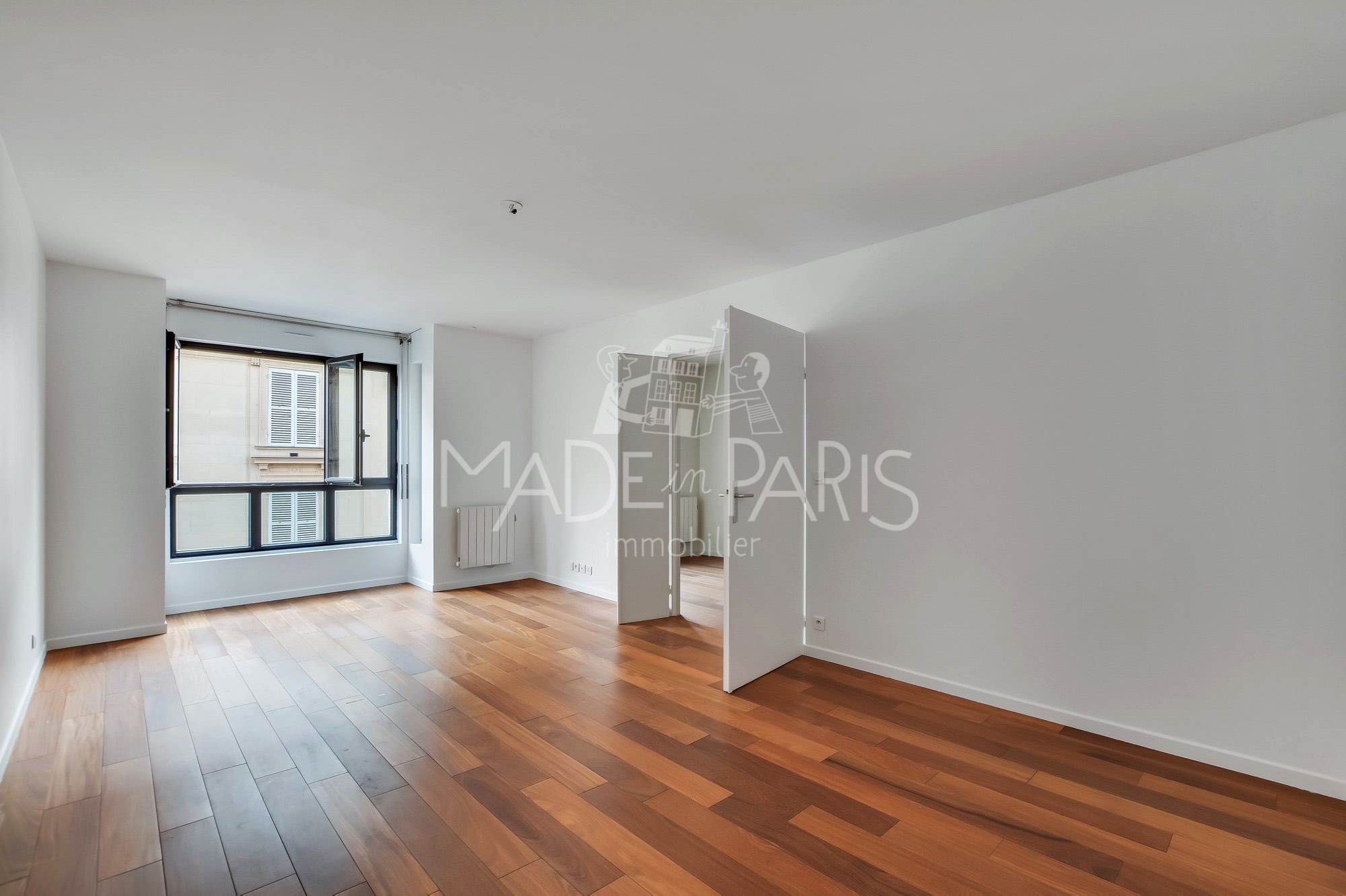 Made in Paris Immobilier - Photo du Séjour d'un appartement en location composé 3 Pièces et situé à Paris - 75017